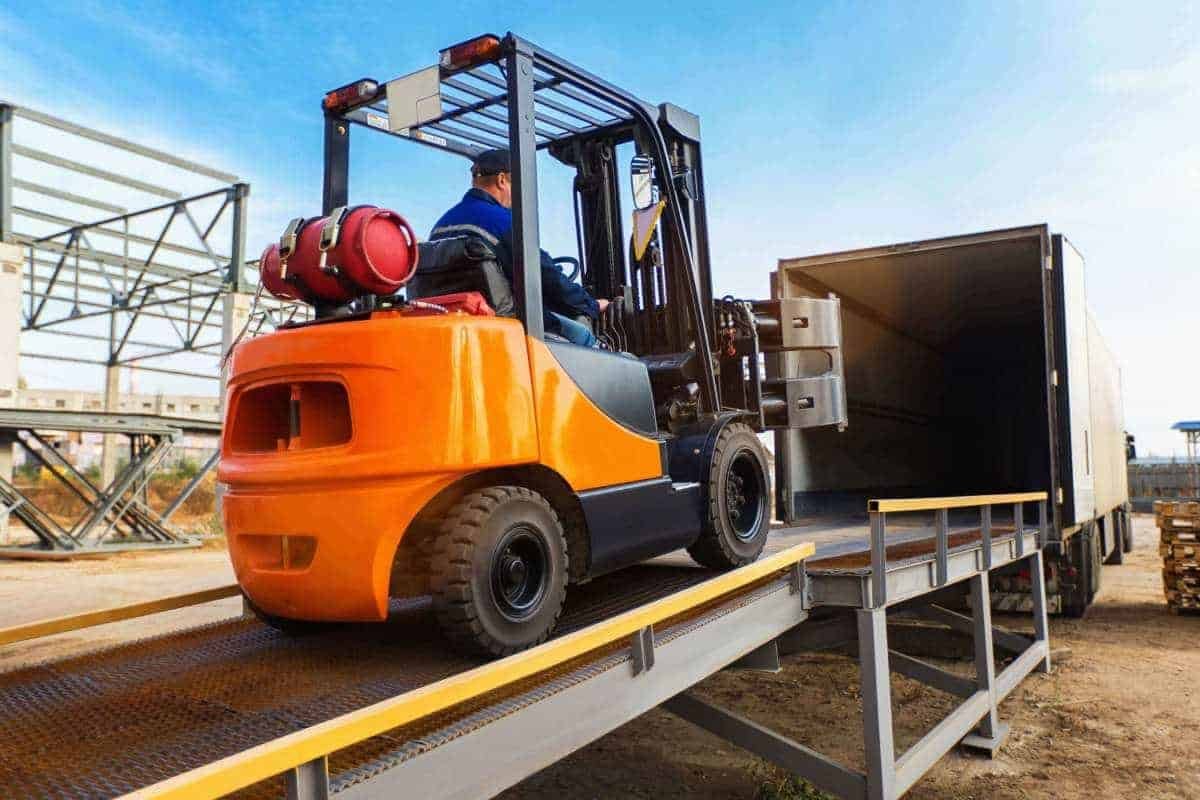 Forklift-Safety-On-Loading-Docks